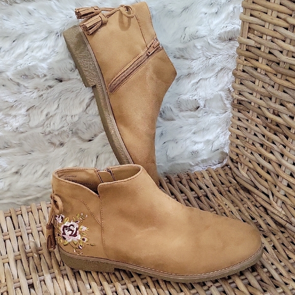 comfortview Shoes - Comfort View Sienna Ankle Bootie, Womens 9.5 Tan Embroidered Heel, Zip Up